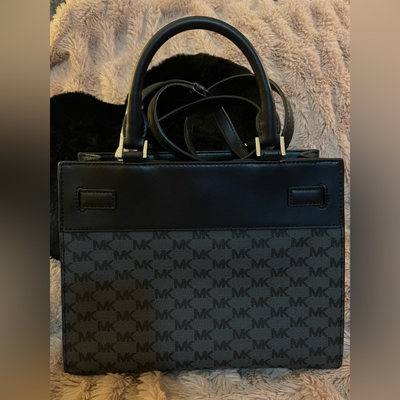 AUTHENTIC MICHAEL KORS PURSE - Picture 3 of 6